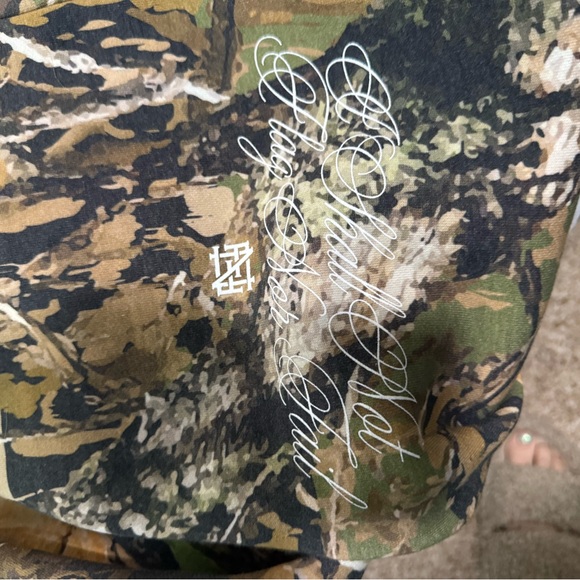 Women's Oversized Camo Sweatpants - Picture 4 of 6